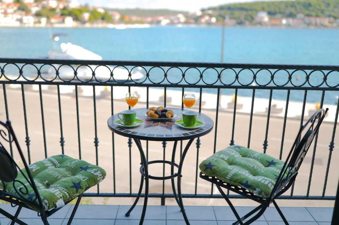 Apartment Milka With Sea View Tisno Exterior photo
