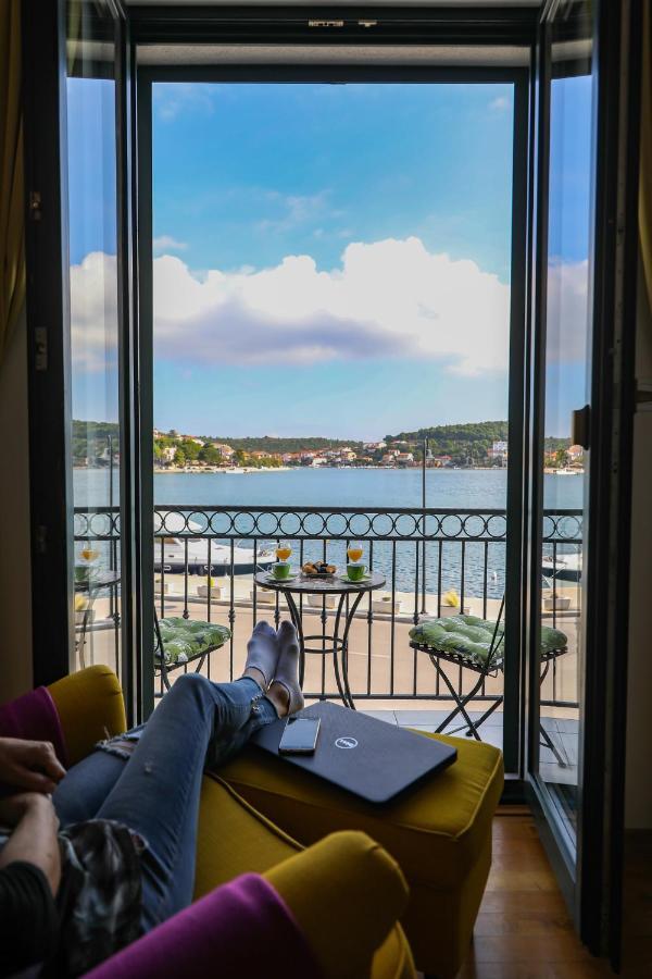 Apartment Milka With Sea View Tisno Exterior photo