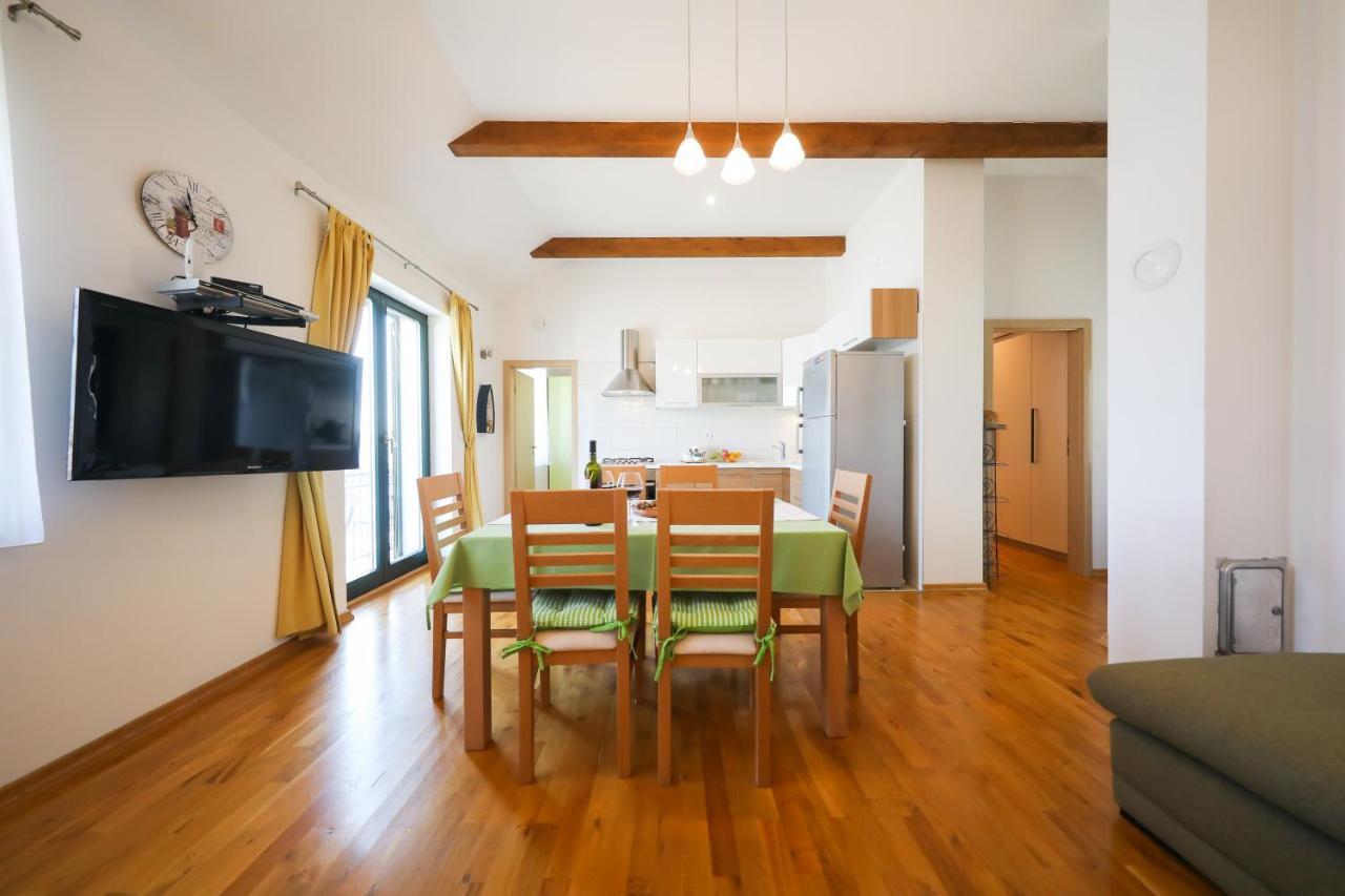 Apartment Milka With Sea View Tisno Exterior photo